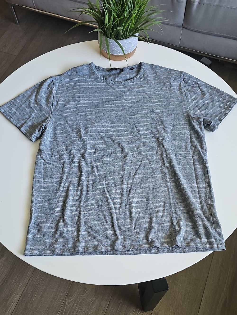 Vince Men's Short-Sleeve Crew Tee in Heather Gray
